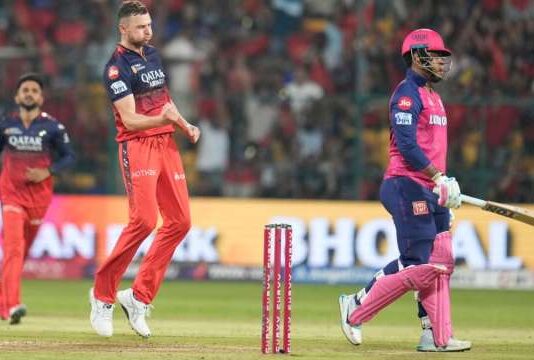 राजस्थान रॉयल्स और रॉयल चैलेंजर्स बेंगलुरु (आरसीबी) के बीच आईपीएल 2026 का मुकाबला खेला जाएगा।