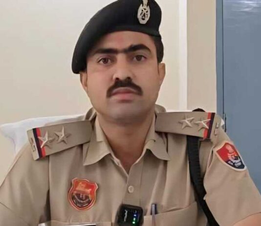 शिकायतकर्ता ने एसीबी को शिकायत देते हुए कहा कि वह एएसआई को रिश्वत नहीं देना चाहते हैं अगर उन्होंने रुपये नहीं दिया तो वह उनका काम रोक देगी।