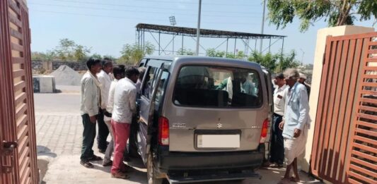 Haryana: तीन बच्चों के सिर से उठा पिता का साया, रेवाड़ी के गांव चांदनवास में युवक ने फंदा लगाकर दी जान रोहड़ाई थाना प्रभारी विद्यासागर के अनुसार, सूचना मिलने पर एसएफएल टीम के साथ मौके का निरीक्षण किया गया।