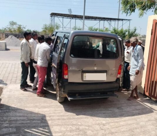 Haryana: तीन बच्चों के सिर से उठा पिता का साया, रेवाड़ी के गांव चांदनवास में युवक ने फंदा लगाकर दी जान रोहड़ाई थाना प्रभारी विद्यासागर के अनुसार, सूचना मिलने पर एसएफएल टीम के साथ मौके का निरीक्षण किया गया।