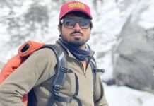 अभी तक माउंट एवरेस्ट पर 21 घंटे रुकने का वर्ल्ड रिकॉर्ड है जो नेपाल के बाबुश्री शेरपा के नाम है।
