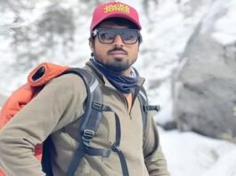 अभी तक माउंट एवरेस्ट पर 21 घंटे रुकने का वर्ल्ड रिकॉर्ड है जो नेपाल के बाबुश्री शेरपा के नाम है।