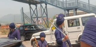 हिमाचल प्रदेश में बाहरी राज्यों की गाड़ियों पर एंट्री टैक्स को लेकर विवाद तेज हो गया है।