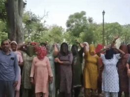 गांव जमालपुर और खनोरा में 8-9 जून को आई आंधी के बाद से बिजली और पानी का गंभीर संकट बना हुआ है।