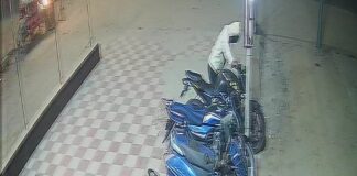 आरोपी अचानक काउंटर के भीतर घुस गया और उस पर हमला कर गल्ले से 15 हजार निकालकर ले गया।