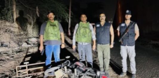 गुरुग्राम के सुशांत लोक में वीरवार देर रात पुलिस की ओर से किए गए एनकाउंटर में मारे गए तीन युवक जिले के गांव भालौठ के रहने वाले हैं।