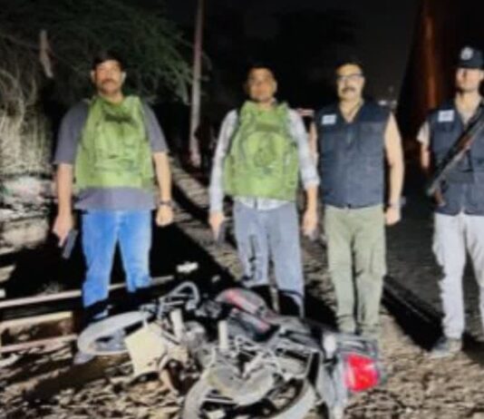गुरुग्राम के सुशांत लोक में वीरवार देर रात पुलिस की ओर से किए गए एनकाउंटर में मारे गए तीन युवक जिले के गांव भालौठ के रहने वाले हैं।