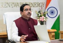 New Education Minister: कितने पढ़े-लिखे हैं नए शिक्षा मंत्री प्रह्लाद जोशी, जानिए अभी क्यों मिली जिम्मेदारी? धर्मेंद्र प्रधान के इस्तीफे के बाद केंद्र सरकार ने प्रह्लाद जोशी को शिक्षा मंत्रालय का अतिरिक्त प्रभार सौंप दिया है
