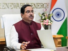 New Education Minister: कितने पढ़े-लिखे हैं नए शिक्षा मंत्री प्रह्लाद जोशी, जानिए अभी क्यों मिली जिम्मेदारी? धर्मेंद्र प्रधान के इस्तीफे के बाद केंद्र सरकार ने प्रह्लाद जोशी को शिक्षा मंत्रालय का अतिरिक्त प्रभार सौंप दिया है
