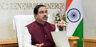 New Education Minister: कितने पढ़े-लिखे हैं नए शिक्षा मंत्री प्रह्लाद जोशी, जानिए अभी क्यों मिली जिम्मेदारी? धर्मेंद्र प्रधान के इस्तीफे के बाद केंद्र सरकार ने प्रह्लाद जोशी को शिक्षा मंत्रालय का अतिरिक्त प्रभार सौंप दिया है