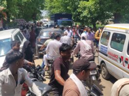 उन्होंने संबंधित अधिकारियों से कर्मचारियों की समस्याओं को गंभीरता से लेते हुए तबादला आदेश वापस लेने या कर्मचारियों की सहमति के आधार पर समायोजन करने की मांग की है।