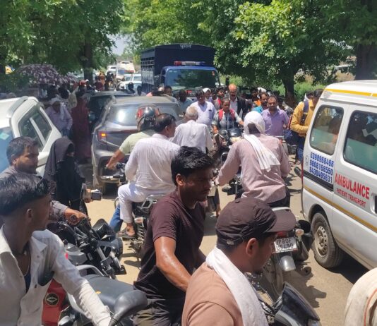 उन्होंने संबंधित अधिकारियों से कर्मचारियों की समस्याओं को गंभीरता से लेते हुए तबादला आदेश वापस लेने या कर्मचारियों की सहमति के आधार पर समायोजन करने की मांग की है।