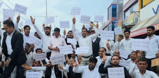 पंजाब-हरियाणा हाईकोर्ट बार एसोसिएशन के आह्वान पर जिला बार एसोसिएशन रोहतक ने कामकाज निलंबित रखा।