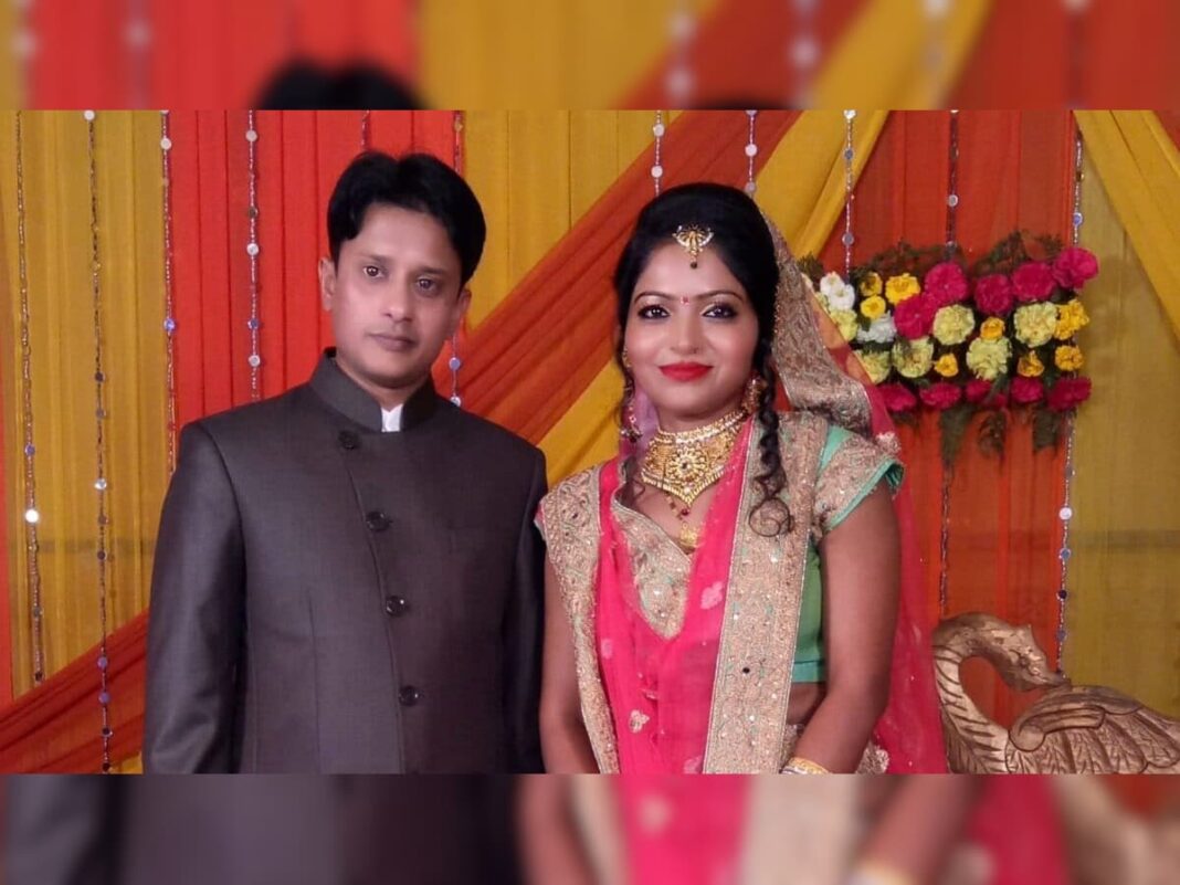 फरीदाबाद के सेक्टर-9 में तीसरी मंजिल से गिरकर 32 वर्षीय शिक्षिका ऋतु की संदिग्ध परिस्थितियों में मौत हो गई।