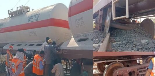 रेलवे स्टेशन पर मालगाड़ी के टैंकर से गैस लीक, दमकल और रेलवे टीम की तत्परता से टला बड़ा संकट! रेलवे के अनुसार एक मालगाड़ी एलपीजी लेकर बठिंडा से झज्जर जा रही थी। गाड़ी हिसार स्टेशन पर पहुंची थी।