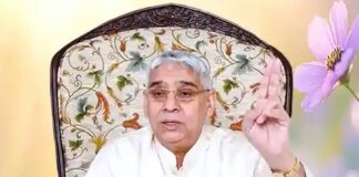 11 साल 4 महीने 24 दिन बाद जेल से बाहर आया रामपाल, मुस्कुराते चेहरे ने खींचा ध्यान!