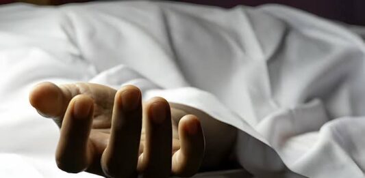 घरेलू कलह का खौफनाक अंजाम, महिला की हत्या के बाद पति हुआ फरार! गौतमपुरी इलाके में गुरुवार रात एक बार फिर हत्या की वारदात से सनसनी फैल गई।