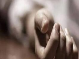 इसी तनाव के चलते उसने यह आत्मघाती कदम उठाया। नेहा अपने पीछे दो छोटे बच्चों को छोड़ गई है।