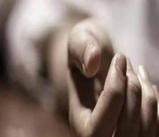 इसी तनाव के चलते उसने यह आत्मघाती कदम उठाया। नेहा अपने पीछे दो छोटे बच्चों को छोड़ गई है।