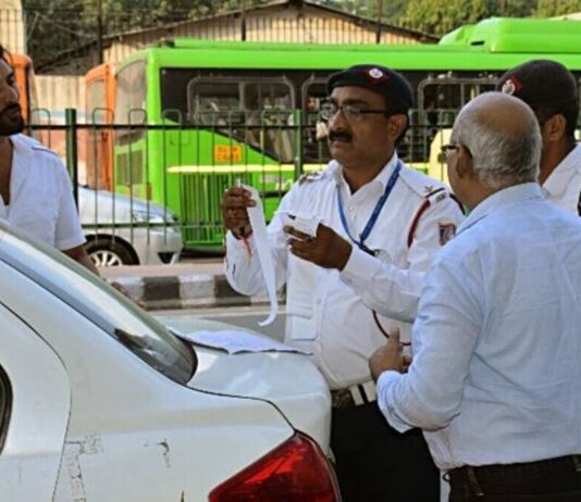 दिल्ली में पेंडिंग चालान निपटाने का बड़ा मौका, लोक अदालत में सुलझेंगे 2 करोड़ लंबित केस! राजधानी की सड़कों पर गाड़ी चलाते हुए चालान कट गया, तो अब उसे जमा कराने के लिए ई-कोर्ट या लोक अदालत का चक्कर लगाने से राहत मिल सकती है।