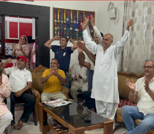 CWG 2026: भिवानी के 5 मुक्केबाजों ने ग्लासगो राष्ट्रमंडल खेलों में जीते 5 गोल्ड, मिनी क्यूबा का ऐतिहासिक धमाका भिवानी के पांचों मुक्केबाजों ने शनिवार को ग्लासगो राष्ट्रमंडल खेलों के फाइनल मुकाबलों में पांच स्वर्ण पदक जीतकर मिनी क्यूबा कहलाए जाने वाले भिवानी की धरती पर इतिहास रच दिया