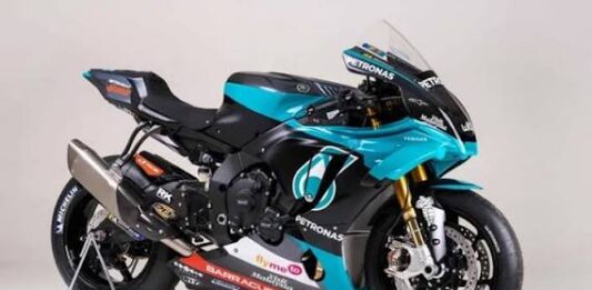 स्पोर्टी लुक के दीवानों के लिए Yamaha का तोहफा, MotoGP एडिशन के साथ FZ रेंज हुई और स्टाइलिश! यामाहा की नई लाइनअप में आर15 वी4 और एमटी-15 वर्जन 2.0 शामिल हैं।