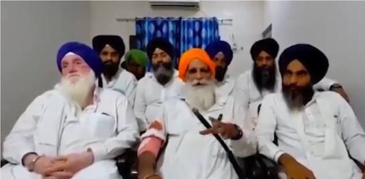 अंबाला में लाठीचार्ज पर झींडा का फूटा गुस्सा, बोले- धरना खत्म करने ही वाले थे, तभी पुलिस ने किया बल प्रयोग! इसके बाद प्रदर्शनकारी जग्गी सिटी सेंटर के सामने जीटी रोड पर पहुंच गए और यातायात पूरी तरह ठप कर दिया।