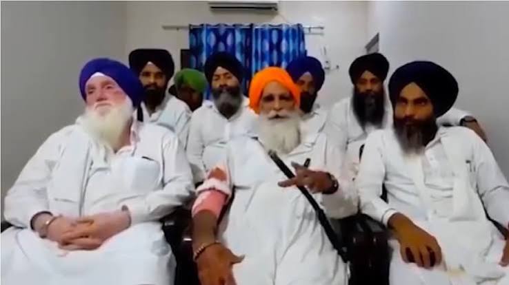 इसके बाद प्रदर्शनकारी जग्गी सिटी सेंटर के सामने जीटी रोड पर पहुंच गए और यातायात पूरी तरह ठप कर दिया। इसके बाद प्रदर्शनकारी जग्गी सिटी सेंटर के सामने जीटी रोड पर पहुंच गए और यातायात पूरी तरह ठप कर दिया।