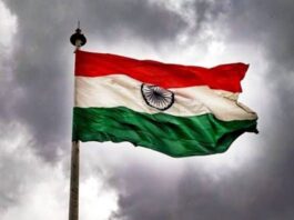 उन्होंने कहा कि हमें संकल्प लेना चाहिए कि देश की एकता, अखंडता और सामाजिक समरसता को हमेशा सर्वोच्च प्राथमिकता देंगे।