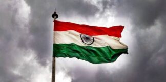 उन्होंने कहा कि हमें संकल्प लेना चाहिए कि देश की एकता, अखंडता और सामाजिक समरसता को हमेशा सर्वोच्च प्राथमिकता देंगे।