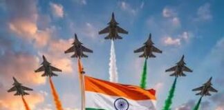 स्वतंत्रता दिवस से पहले दिल्ली में तिरंगे की शान, विजय चौक से इंडिया गेट तक पुलिस ने निकाली रैली! स्वतंत्रता दिवस से पहले देश के कोने कोने से देशभक्ति का अनूठा रंग देखने को मिल रहा है।