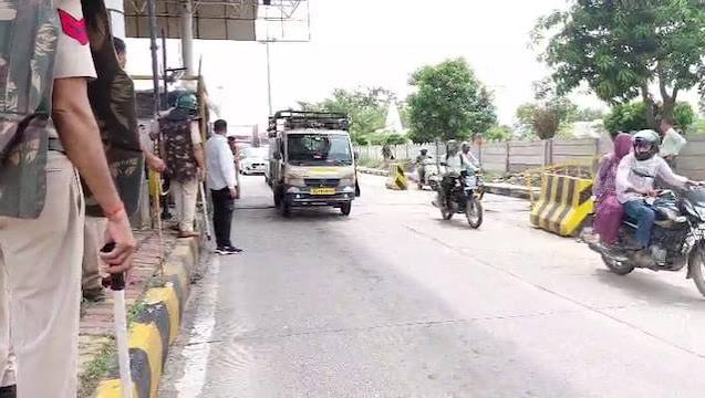 मुख्य आरोपी रमेश पर 50 हजार रुपए का इनाम घोषित किया है। रमेश की गिरफ्तारी के लिए ही किसानों ने प्रदर्शन किया। मुख्य आरोपी रमेश पर 50 हजार रुपए का इनाम घोषित किया है। रमेश की गिरफ्तारी के लिए ही किसानों ने प्रदर्शन किया।