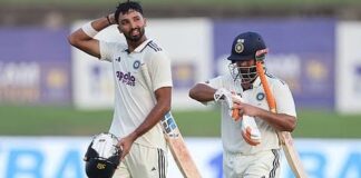 श्रीलंका को टीम इंडिया ने पहले टेस्ट मैच में हरा दिया है। भारत ने इस जीत के साथ ही सीरीज में 1-0 की बढ़त हासिल कर ली है।
