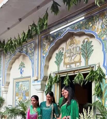 इस दौरान राजकुमारी गौरवी कुमारी की खूबसूरती के चर्चे तो रहे ही, लेकिन हर किसी की नजरें महल की कुदरती सजावट पर टिक गईं।