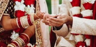 फरीदाबाद में शादी के नाम पर सौदे का आरोप, 65 वर्षीय बुजुर्ग से शादी से इनकार किया तो खौलता पानी फेंका! शादी से इनकार करने पर उस पर खौलता पानी डाल दिया गया। हादसे में वह करीब 50 फीसदी झुलस गई।