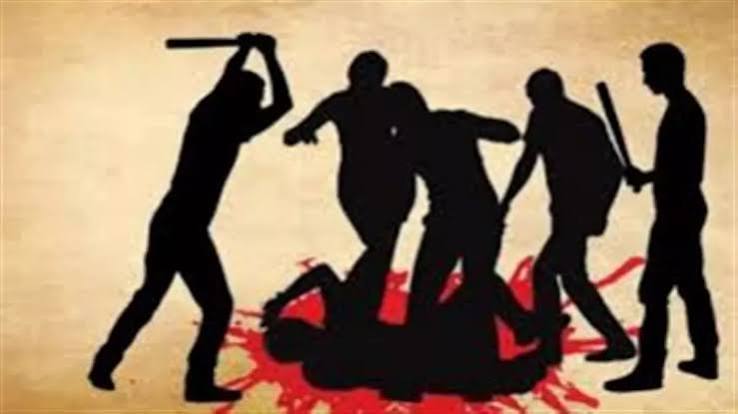 अंजलि के भाई रवि और मनीष को यह पसंद नहीं था। उन्होंने रवींद्र को कई बार चेतावनी दी थी। अंजलि के भाई रवि और मनीष को यह पसंद नहीं था। उन्होंने रवींद्र को कई बार चेतावनी दी थी।