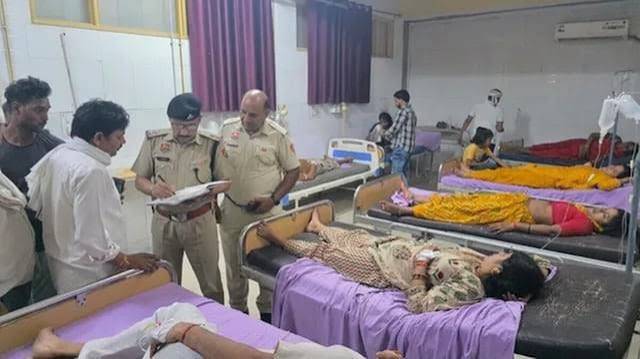 हरियाणा के पलवल जिले में कुंडली-मानेसर-पलवल (केएमपी) एक्सप्रेस-वे पर मंगलवार सुबह एक भीषण सड़क हादसा हुआ। हरियाणा के पलवल जिले में कुंडली-मानेसर-पलवल (केएमपी) एक्सप्रेस-वे पर मंगलवार सुबह एक भीषण सड़क हादसा हुआ।