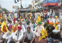 बंदी सिखों की रिहाई की मांग को लेकर टोहाना में पिछले सात दिनों से धरना-प्रदर्शन चल रहा है।