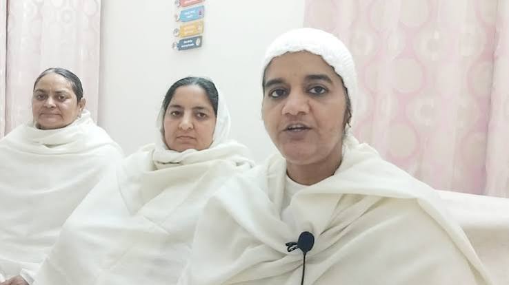 योग के द्वारा की गई मनसा सेवा से हम दुखी और अशांत आत्माओं तक शांति व शक्ति की किरणें पहुंचा सकते हैं योग के द्वारा की गई मनसा सेवा से हम दुखी और अशांत आत्माओं तक शांति व शक्ति की किरणें पहुंचा सकते हैं
