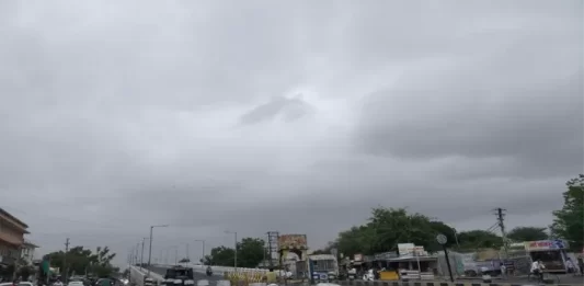 हरियाणा में मौसम बदलने वाला है। 9 से 11 अक्तूबर तक प्रदेश में बारिश के आसार बन रहे हैं। दो पश्चिमी विक्षोभ सक्रिय होने से तापमान में भी गिरावट आएगी।