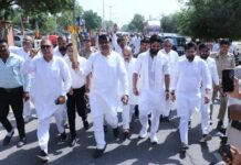 कार्यक्रम में डीएवी स्कूल तथा राजकीय मॉडल वरिष्ठ माध्यमिक संस्कृति विद्यालय के विद्यार्थियों ने सांस्कृतिक कार्यक्रम प्रस्तुत कर उपस्थित लोगों का मन मोह लिया।