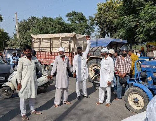 डीएपी को लेकर सरसों की बिजाई करने वाले किसानों को भी परेशानी उठानी पड़ रही हैं।